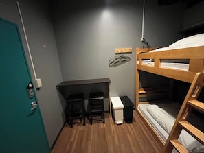1 bedroom, desk, free WiFi, bed sheets