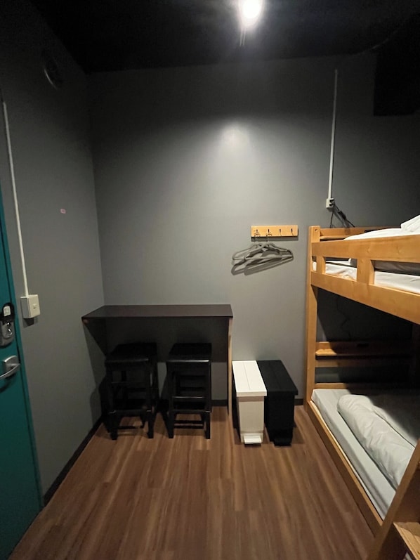 1 bedroom, desk, free WiFi, bed sheets