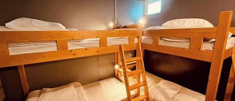 1 bedroom, desk, free WiFi, bed sheets