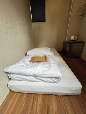 1 bedroom, desk, free WiFi, bed sheets