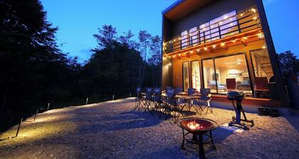 Newly built in July 2025 Contrast of forest and light Premium stay Bonfire BBQ 14 people / Minamitsurugun Yamanashi