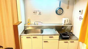 冰箱、微波炉、炉灶、厨具/餐具