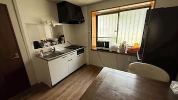 Fridge, microwave, stovetop