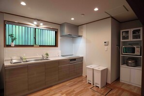 Fridge, microwave, stovetop, cookware/dishes/utensils