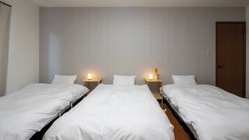 4 bedrooms, iron/ironing board, free WiFi, bed sheets