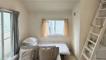 1 bedroom, desk, free WiFi, bed sheets