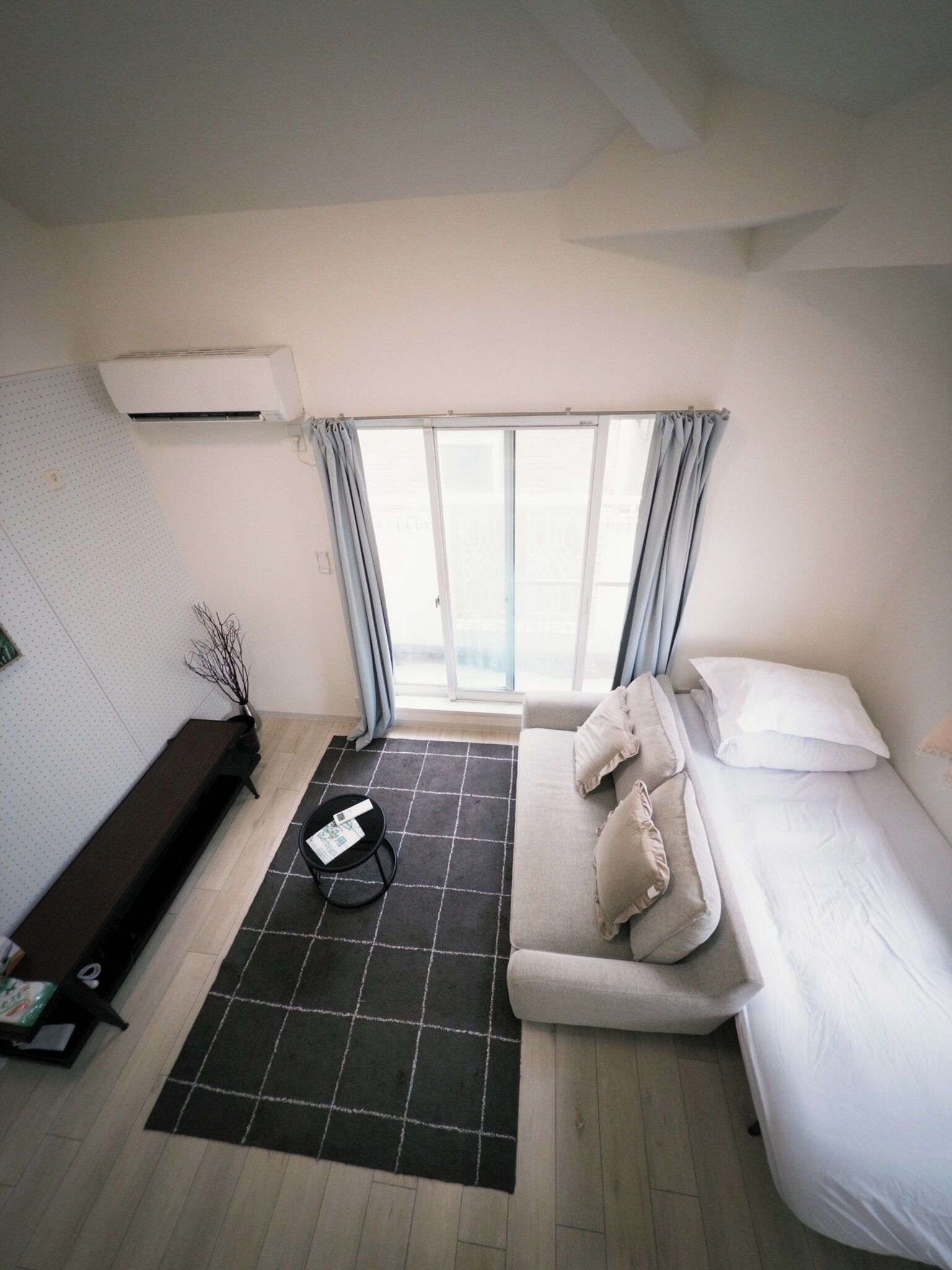 1 soverom, skrivebord, wi-fi (inkludert) og sengetøy