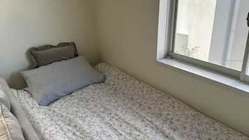 1 bedroom, desk, free WiFi, bed sheets