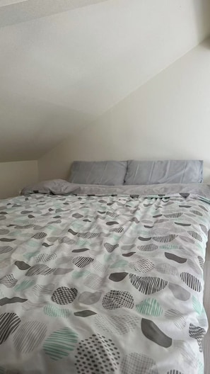 1 bedroom, desk, free WiFi, bed sheets