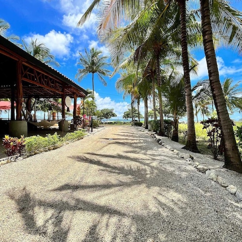 Ocean View 2 Bedroom Condo • 5 Min Walk to the Beach