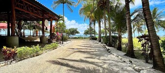 Ocean View 2 Bedroom Condo • 5 Min Walk to the Beach