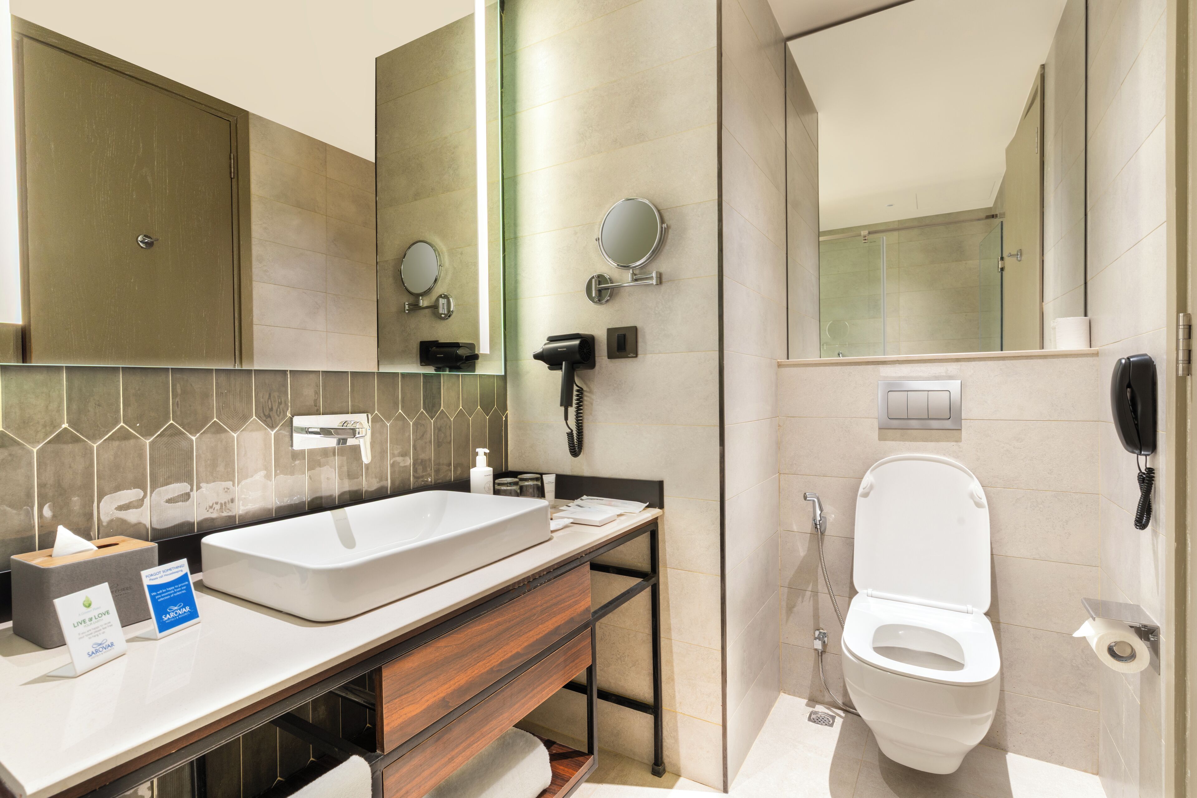 Premium Double Hill View | Baño | Ducha y cabezal de ducha tipo lluvia