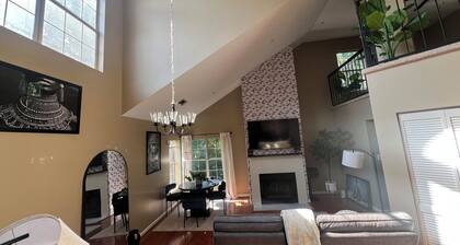 3-bedroom condo in charming Bowie with AC