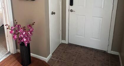 3-bedroom condo in charming Bowie with AC