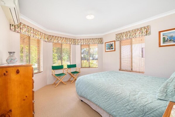 3 bedrooms, iron/ironing board, travel cot, free WiFi