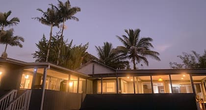 Monstera Bungalow, Spacious, King Bed, Big Kitchen