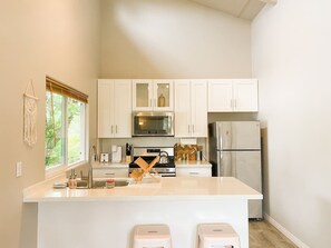 Fridge, microwave, oven, coffee/tea maker