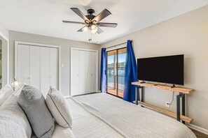 2 bedrooms, iron/ironing board, free WiFi, bed sheets - Lake Escape: Boat Slip, Pool, Lake Views (Hot Springs)