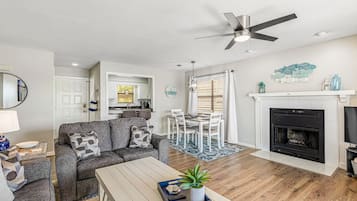 Smart TV, fireplace