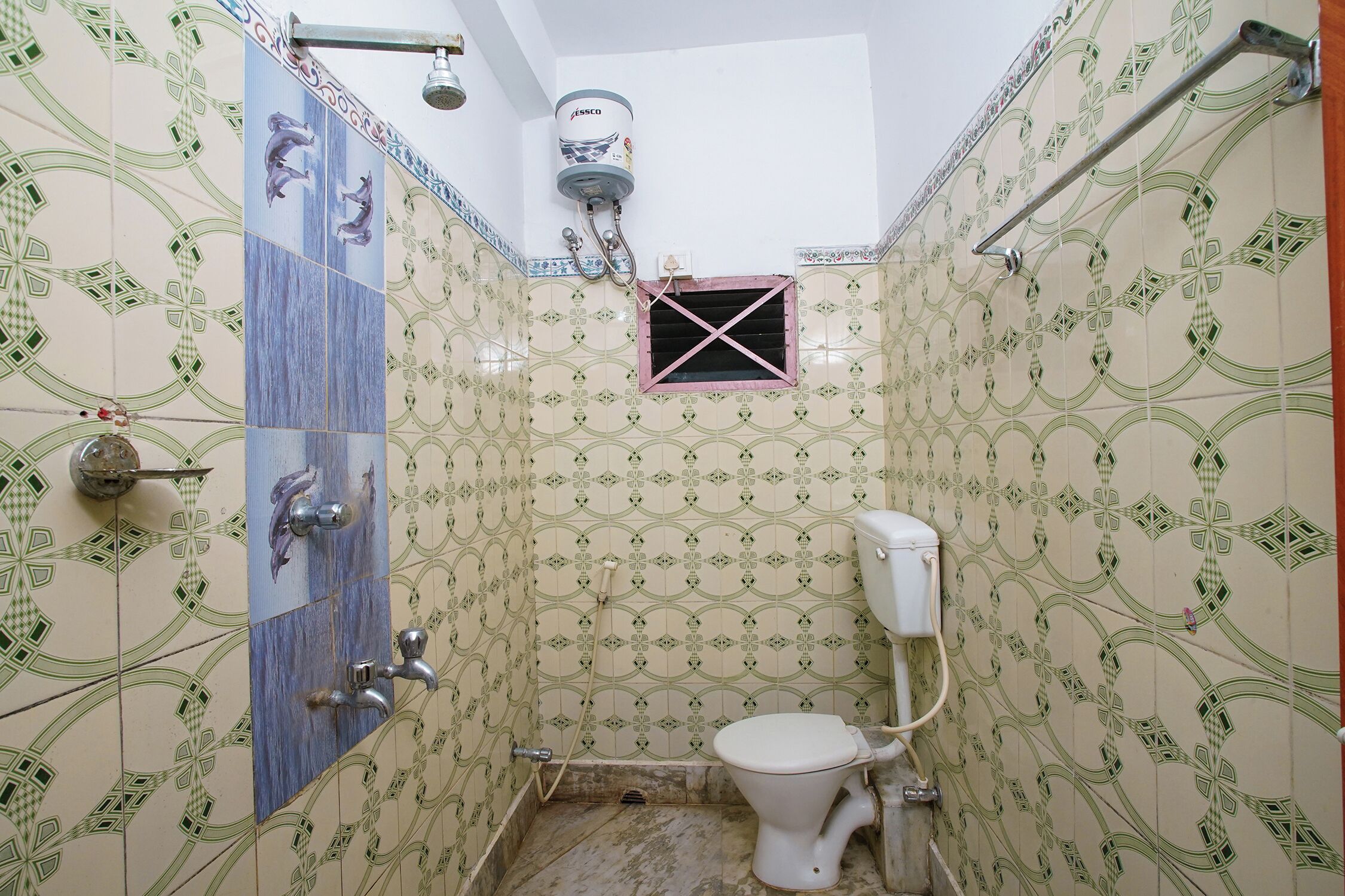 Classic Room | Bathroom | Shower, free toiletries, towels, soap