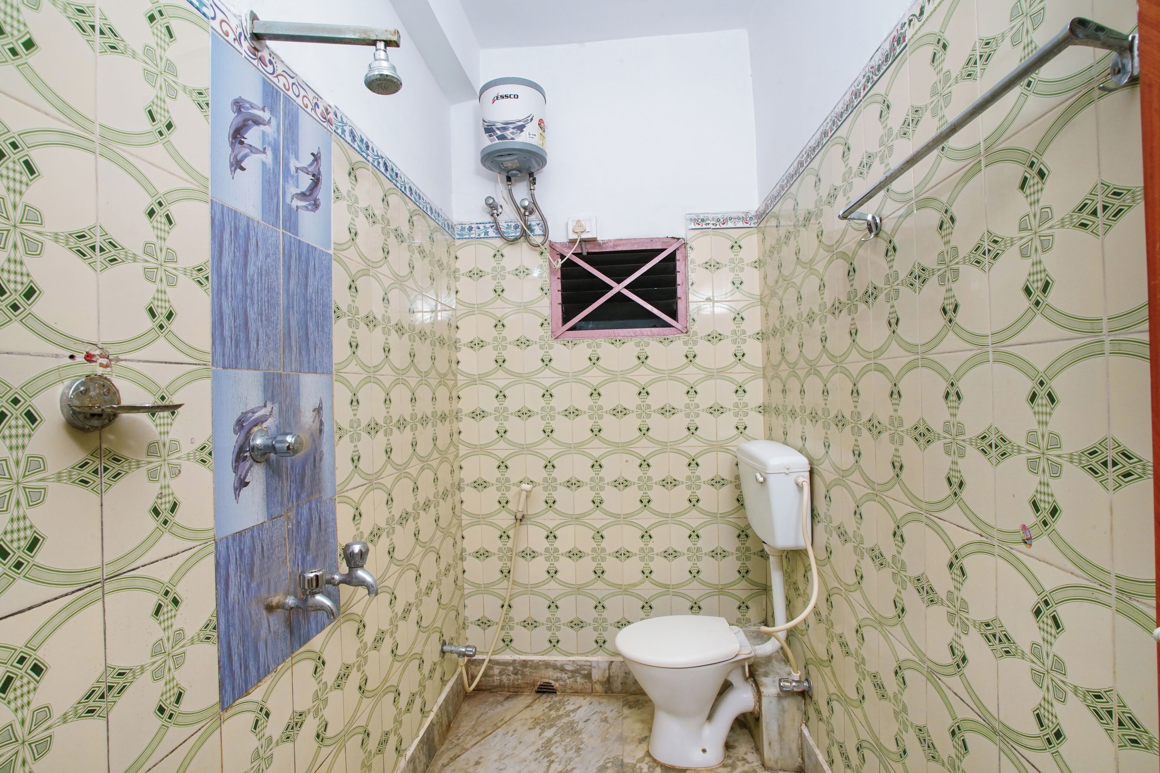 Ducha, artículos de tocador gratuitos, toallas, jabón