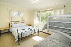 3 bedrooms, iron/ironing board, travel cot, free WiFi