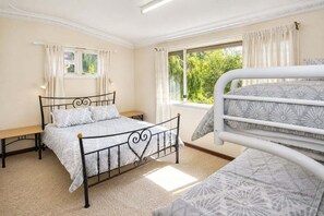 3 bedrooms, iron/ironing board, travel crib, free WiFi - Jetty Jaunt - Busselton (Geographe)