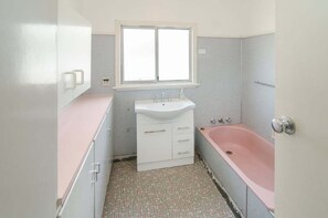 Shower, hair dryer, towels, shampoo