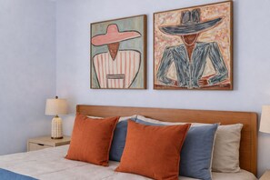 3 slaapkamers, een strijkplank/strijkijzer, reisbedje, gratis wifi