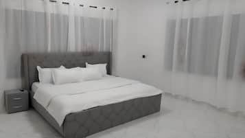 Deluxe Quadruple Room | Desk, free WiFi