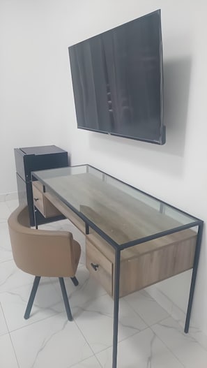 Deluxe Quadruple Room | Desk, free WiFi