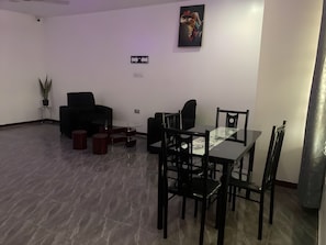 Habitación triple superior | Servicio a la habitación
