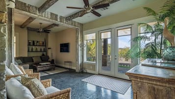 TV, fireplace, offices