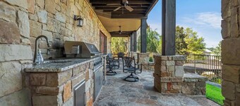 Lake Travis Views | 5BR | BBQ | Pickleball