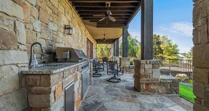 Lake Travis Retreat | 5BR | BBQ | Pickleball