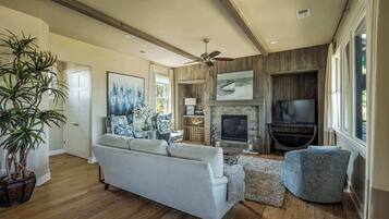 TV, fireplace, offices