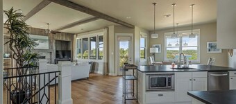 Lake Travis Views | 5BR | BBQ | Pickleball