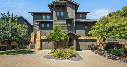 Lake Travis Views | 5BR | BBQ | Pickleball