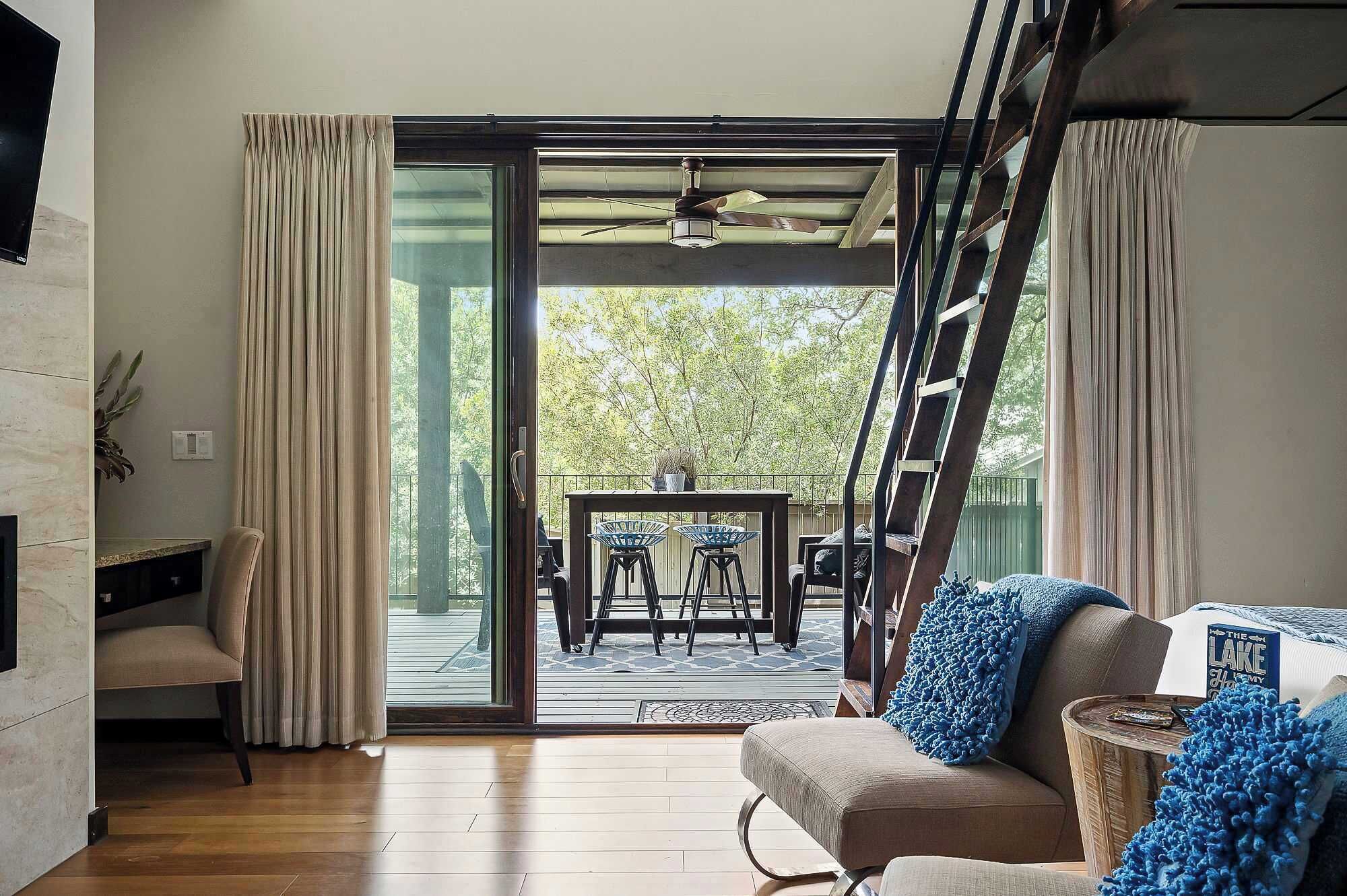 TV, fireplace, offices