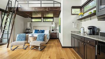 1 bedroom, desk, iron/ironing board, WiFi
