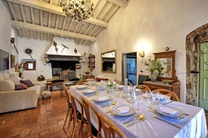 Dining - Villa Tenuta Lonciano - Luxury Villa Rental with swimming pool in Florence (Sesto Fiorentino)
