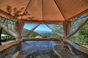 Building Exterior, Hot Tub, Outdoor, Scenic View, Wellness