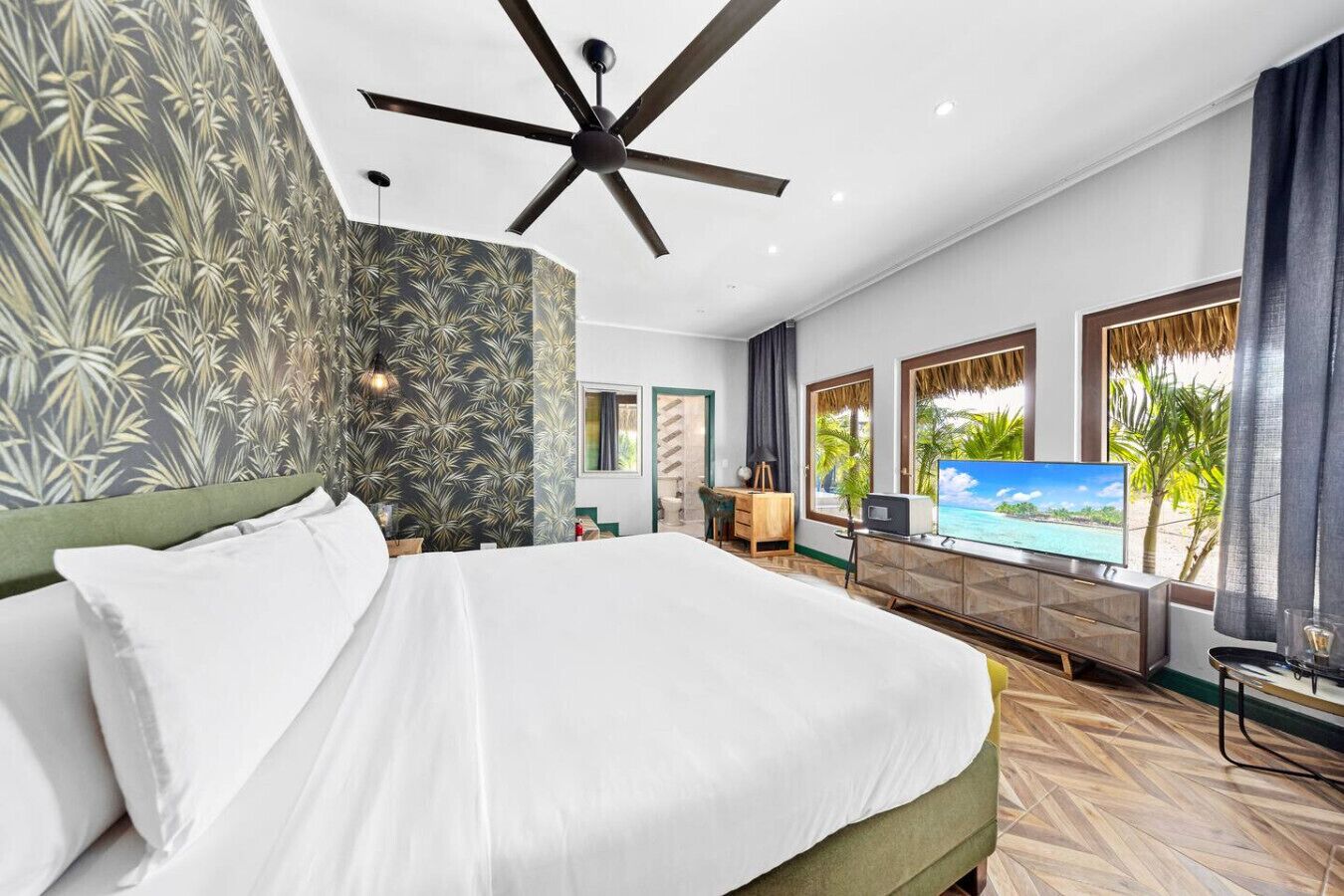 4 bedrooms, iron/ironing board, WiFi