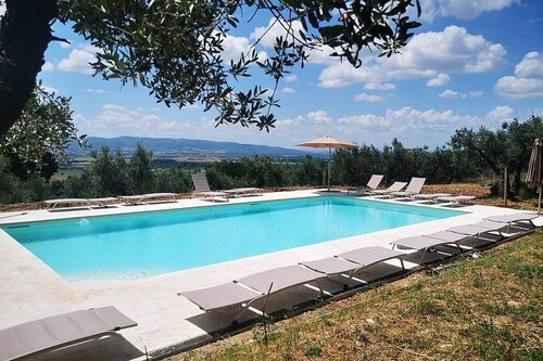 Villa Ovidia: A three-story age-old farm house surrounded by the greenery, with Free WI-FI.