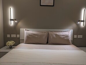 4 bedrooms, in-room safe, desk, iron/ironing board