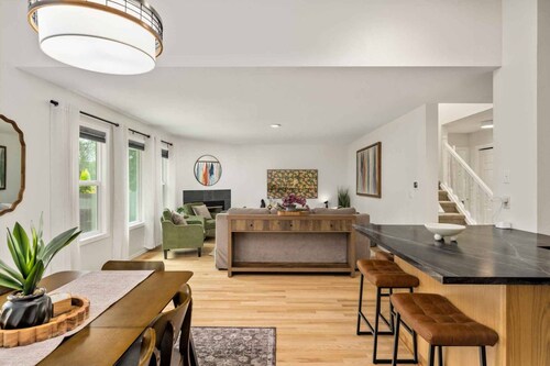 Stylish Family Retreat w/ Patio, & Game Console in Heart of Lake Oswego’s Westlake Neighborhood