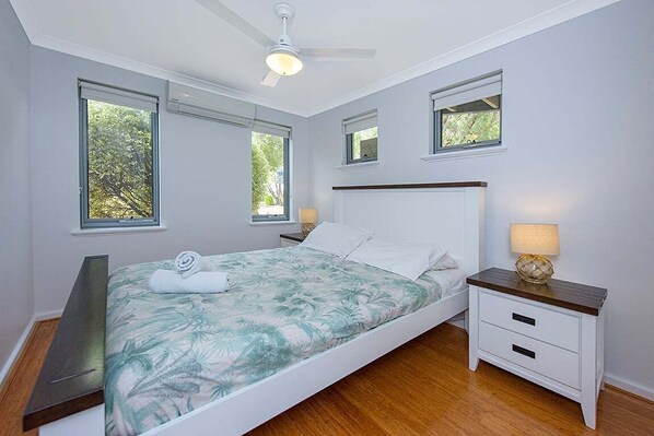 3 عدّة غرف نوم ومكواة/لوح كي وسرير سفر وواي فاي مجانًا