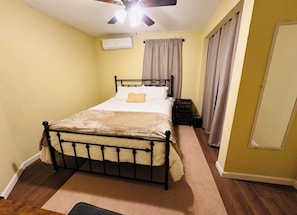 Iron/ironing board, travel cot, free WiFi, bed sheets