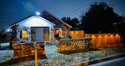 Welcome to Cozy Stone Cottage 3 bedrooms and 1 bathroom house.
