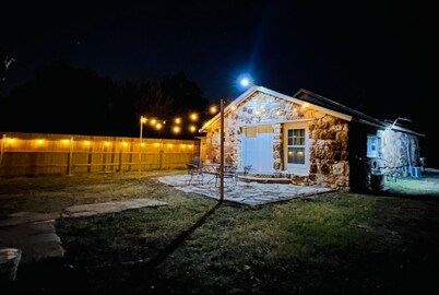 Welcome to Cozy Stone Cottage 3 bedrooms and 1 bathroom house.